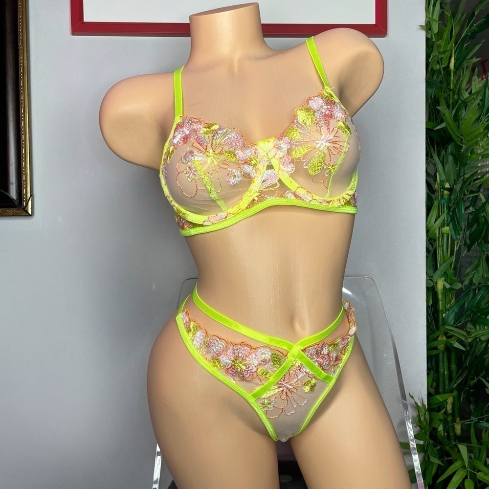 𝅺daisy Lingerie Set